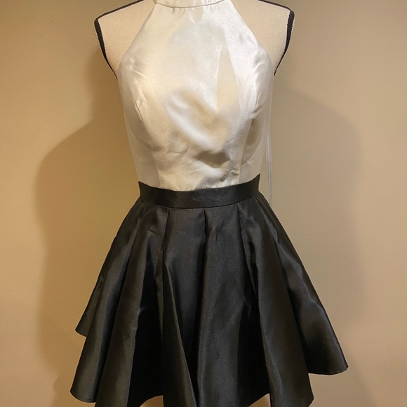 Glamour by Terani Couture Mini Halter Prom Dress - Picture 6 of 13